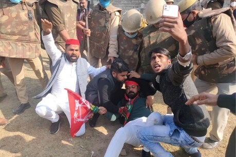 किसान आंदोलन के समर्थन में सपा नेताओं ने Selfie लेकर साझा किया दर्द