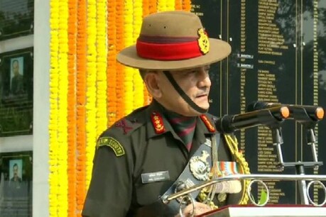 इस्टर्न कमांड के जनरल ऑफिसर इन कमांड, लेफ्टिनेंट जनरल अनिल चौहान (ANI)