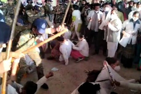 कॉरोना वारियर्स को मध्य प्रदेश सरकार ने तगड़ा झटका दिया है। कॉन्ट्रैक्ट बेस पर काम कर रहे है इन लोगों को सरकार ने बाहर का रास्ता दिखाना शुरू कर दिया है।