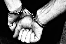 मुजफ्फरपुर में अवैध शराब का धंधा करने के आरोप में 4 गिरफ्तार, 50 लाख कैश बरामद