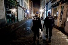 लॉकडाउन उल्लंघन के शक में पुलिस ने मारी रेड, 50 लोग 'सामूहिक सेक्स' करते मिले