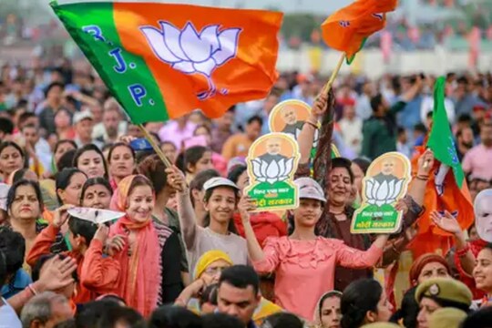 अग्निमित्रा के अलावा सायंतन बसु, बीजेपी के आसनसोल से सांसद बाबुल सुप्रियो और राज्य बीजेपी अध्यक्ष दिलीप घोष ने भी तिवारी को बीजेपी में लाने पर चिंता जतायी थी.