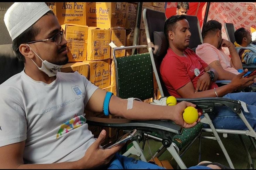 blood donation camp, farmer protest, delhi singhu border, delhi police, punjab, haryana, united sikh organisation, रक्तदान शिविर, किसान विरोध, डेल्ही सिंघू बॉर्डर, दिल्ली पुलिस, पंजाब, हरियाणा, एकजुट सिख संगठन