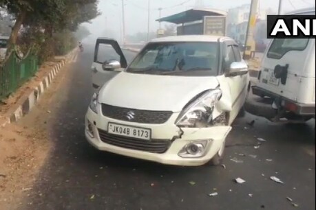 मुठभेड़ के बाद पुलिस ने कार से किया पांचों को गिरफ्तार. (Pic- ANI)