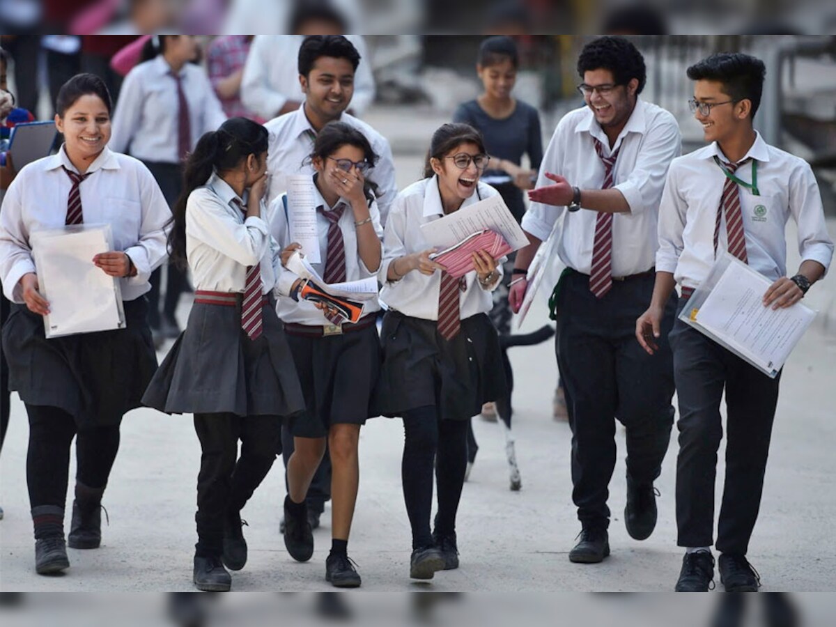 CBSE ધોરણ 10 અંગ્રેજીનું પેપર રહ્યું સરળ, વિદ્યાર્થીઓના ચહેરા પર જોવા મળી ખુશી 2 CBSE English paper