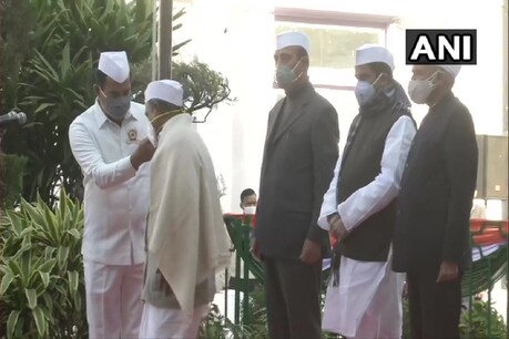 कांग्रेस के स्थापना दिवस पर एके एंटोनी ने फहराया झंडा.