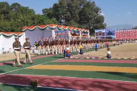 स्थापना दिवस के मौके देहरादून के रायपुर स्थित होमगार्ड के मुख्यालय में भव्य परेड का आयोजन हुआ.