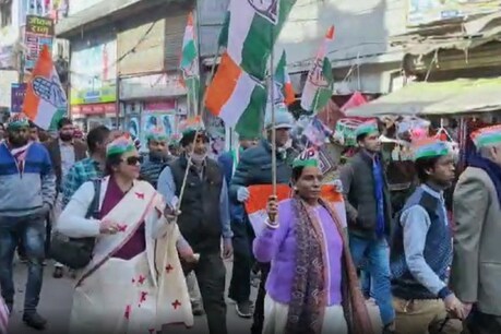 कानपुर की सड़कों पर कांग्रेस ने निकाली संदेश यात्रा.