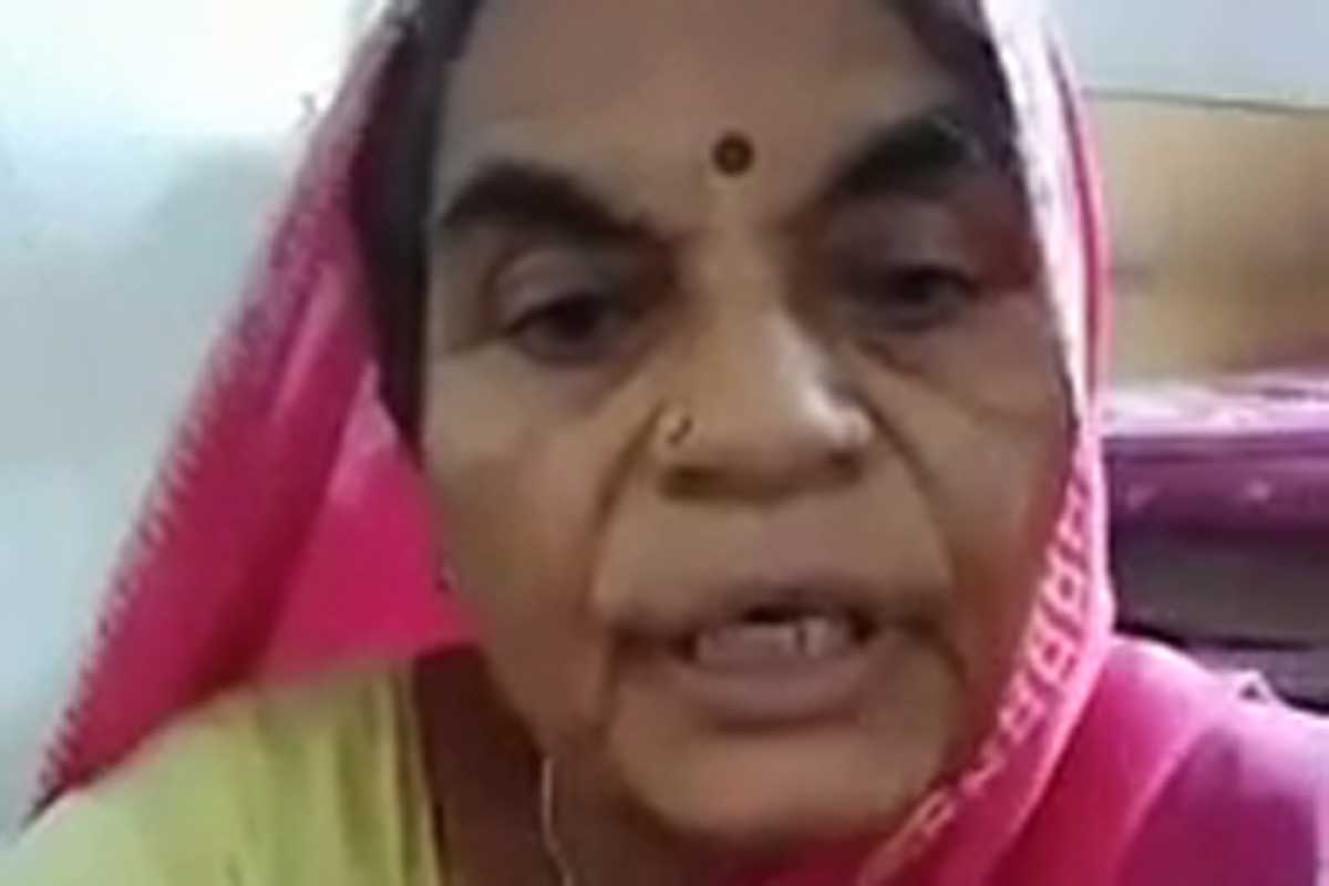 VIRAL VIDEO: बुजुर्ग महिला गाना गाकर बोलीं- पीएम मोदी हों शतायु, आप भी सुनें