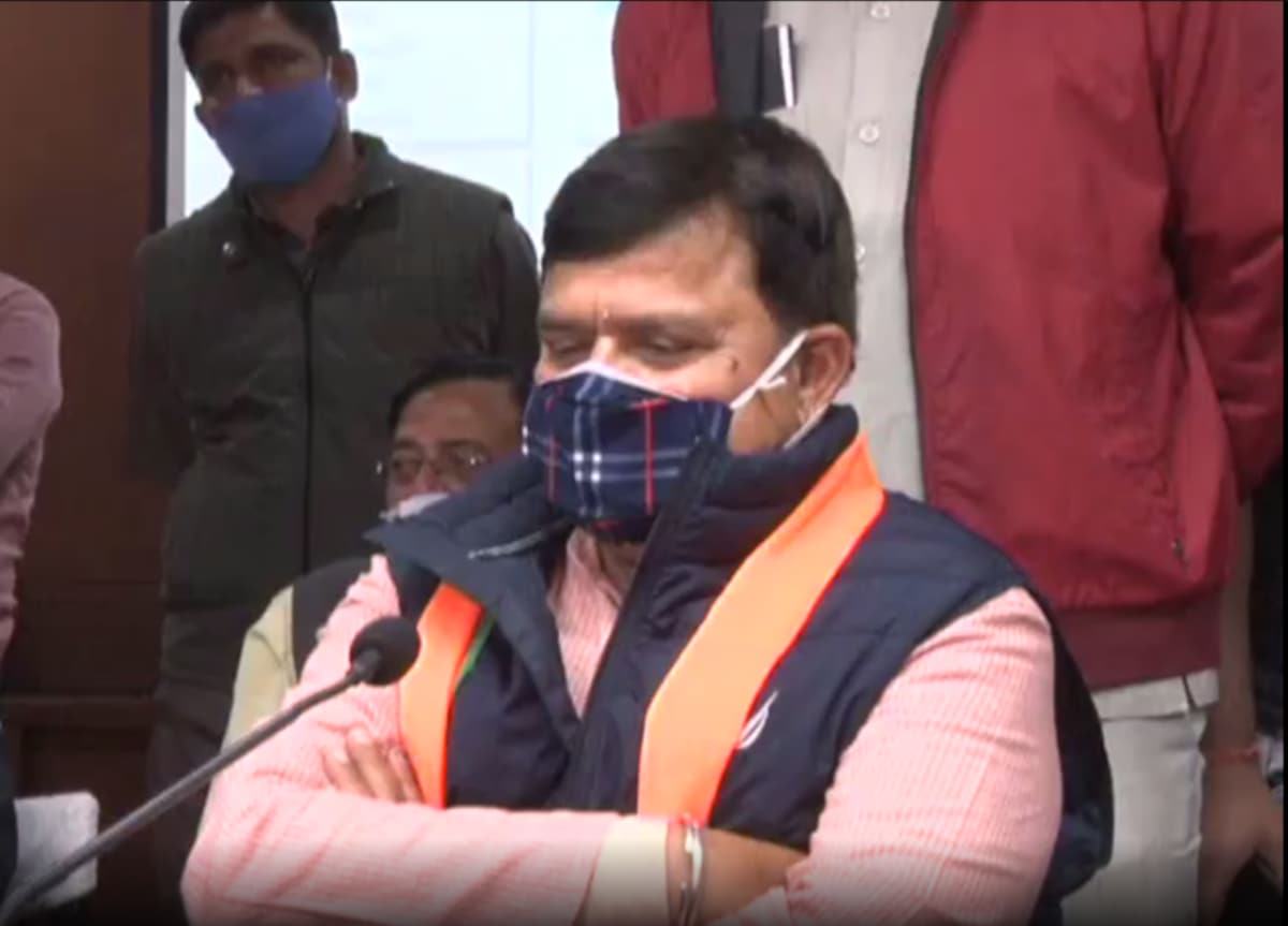 mp news, jabalpur news, electricity bill, electricity charges in mp, cm shivraj singh chauhan, Pradyuman Singh Tomar, ऊर्जा मंत्री प्रद्युम्न सिंह तोमर, सीएम शिवराज सिंह चौहान. एमपी न्यूज, मध्य प्रधेश में बिजली महंगी, एमपी में बिजली बिल महंगी. एमपी सरकार