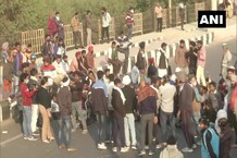 Kisan Andolan: किसानों ने दिल्ली-यूपी बॉर्डर को किया जाम, देखें PHOTOS