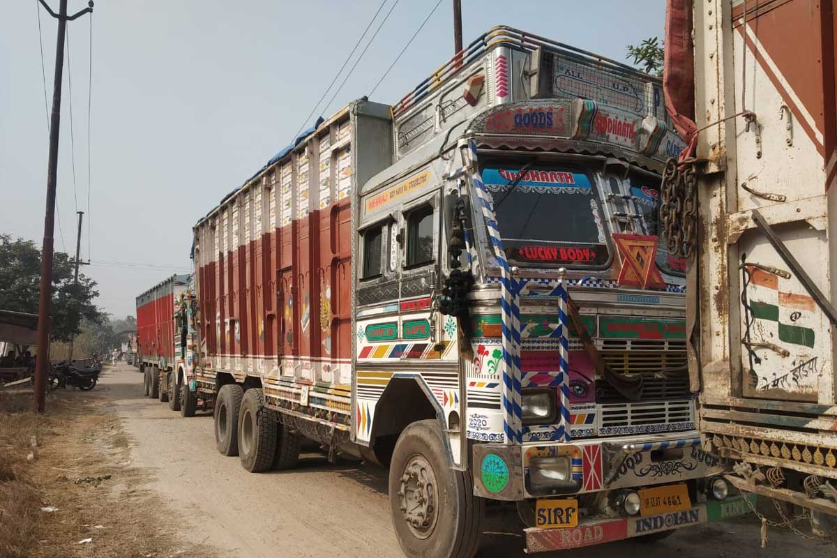 रायबरेली: तहसील परिसर से चोरी हो गए तीन ओवरलोड सीज ट्रक
