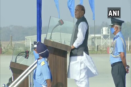 .रक्षा मंत्री राजनाथ सिंह ने कहा कि चीन के साथ सीमा विवाद से भारत जिस तरह से निपटा है उसने साबित किया है कि भारत कमजोर नहीं है.