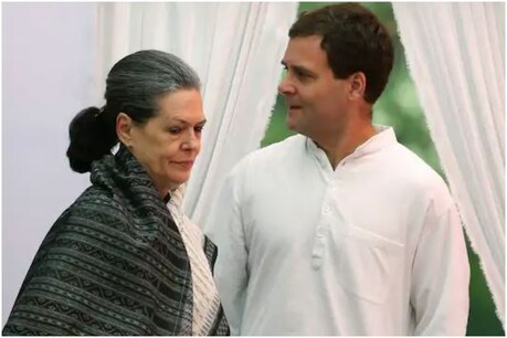 सोनिया के आवास 10 जनपथ पर कांग्रेस नेताओं की बैठक हुई.