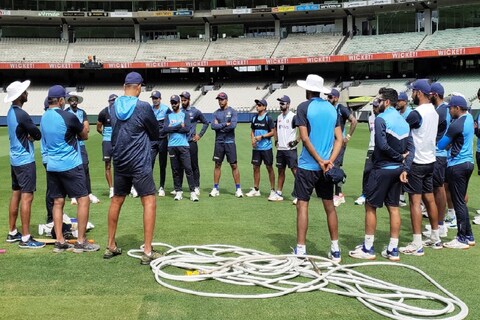 मेलबर्न में अभ्‍यास सत्र के दौरान टीम इंडिया (फोटो क्रेडिट : बीसीसीआई )