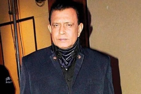 देव अधिकारी ने शो से जुड़ा एक पोस्टर अपने इंस्टाग्राम पर पोस्ट किया है जिसमें वो मिथुन चक्रवर्ती के साथ नजर आ रहे हैं