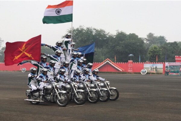 PHOTOS : भारतीय सेना की डेयर डेविल्स की टीम ने अपने नाम किया एक और वर्ल्ड रिकॉर्ड