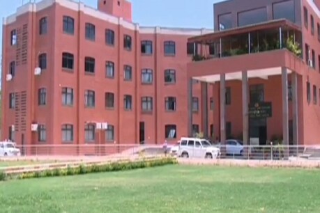 नगर निगम अफसरों के खिलाफ लोकायुक्त और EOW में जांच चल रही है.