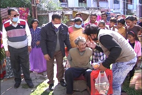 चटर्जी ग्रुप की लोकप्रियता का आलम ये था कि प्रभात दा को शहर में सेलिब्रिटी स्टेटस हासिल था.