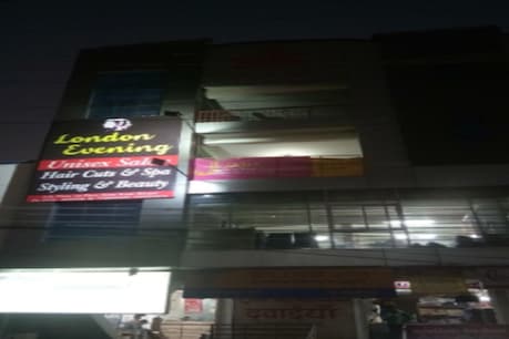 युवतियां बाहर की रहने वाली हैं. डिमांड पर यहां बुलायी जाती थीं.