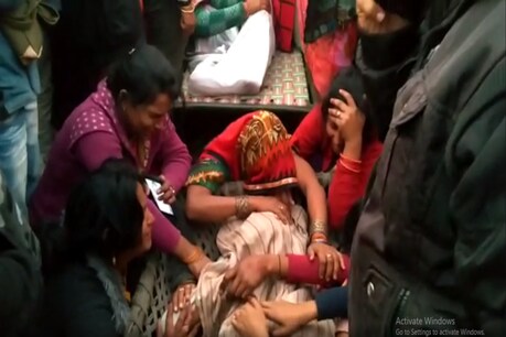 परिजनों ने हत्या की आशंका जताई है.