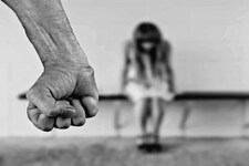 अकेलेपन और घरेलू हिंसा से महिलाएं हो रहीं डायस्टियमिया का शिकार, जानें लक्षण