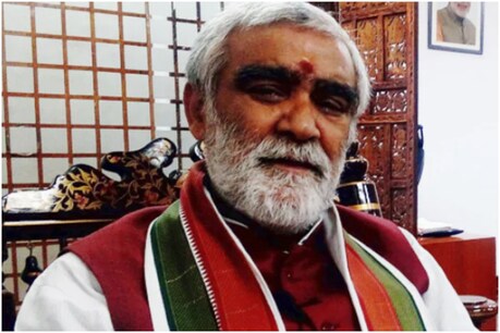 केंद्रीय मंत्री अश्विनी कुमार चौबे की कोरोना रिपोर्ट पॉजिटिव आई है.