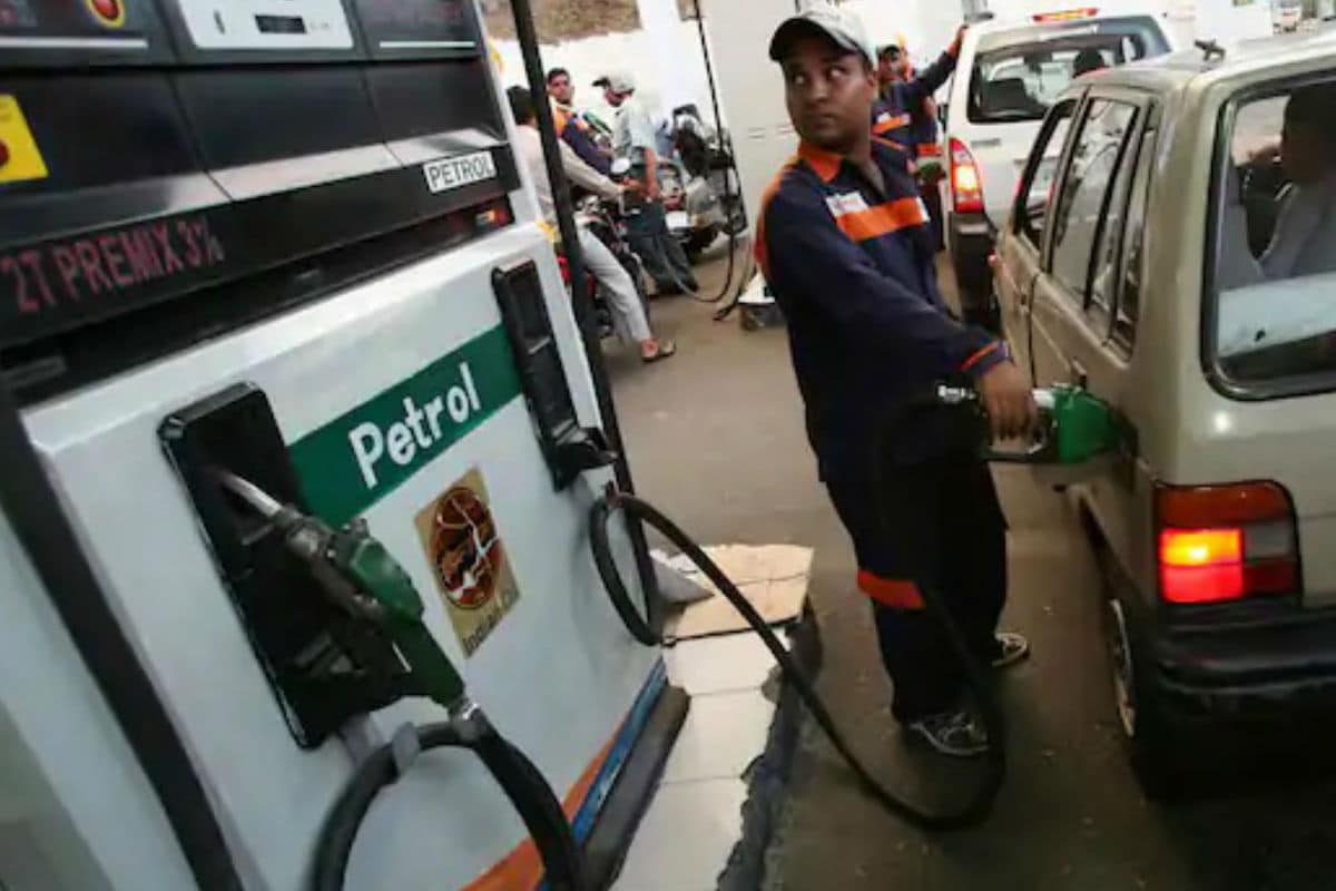 Diesel Petrol Price: संडे को इतने रुपये लीटर बिक रहा आपके शहर में पेट्रोल डीजल