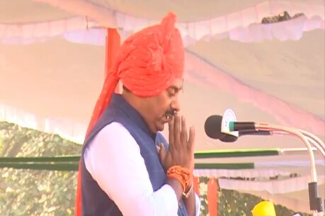 भोपाल में हुए प्रदेश स्तरीय कार्यक्रम में प्रोटेम स्पीकर रामेश्वर शर्मा ने परेड की सलामी ली.
