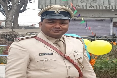 रिश्वतखोरी के आरोप में पकड़ा गया औरंगाबाद में गोह के थानेदार मनोज कुमार. (फाइल फोटो)