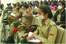 PHOTOS: मेरठ में बेटियों की गूंजी आवाज, बोलीं- 'हम भारत की नारी हैं, फूल नहीं चिंगारी हैं'