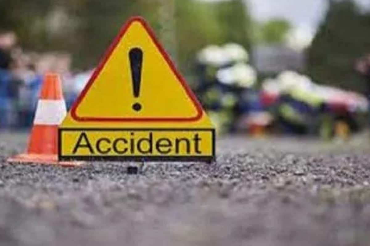 Agra News: वाहन ने मोटरसाइकिल सवार दंपति को मारी टक्कर, पति की मौत