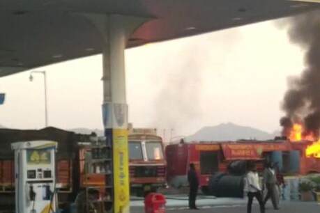 अजमेर के पेट्रोल पंप पर शुक्रवार की शाम आग लग गई.