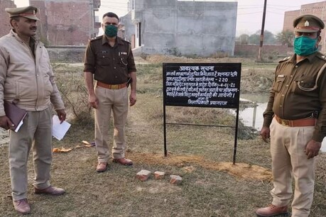 बाहुबली अतीक अहमद की लगभग 20 करोड़ की 18 संपत्तियों को प्रयागराज पुलिस ने कुर्क किया.
