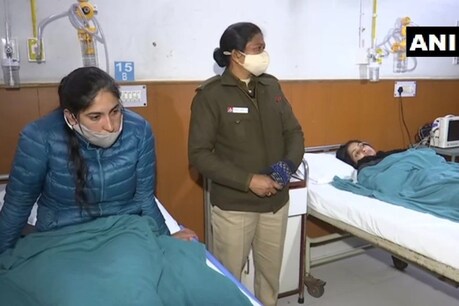 लाल किले पर ड्यूटी के दौरान घायल हुईं कॉन्स्टेबल रितु. (फोटो: ANI)