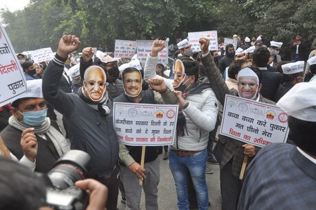 दिल्ली के निजी स्कूल संचालकों के पांच संगठनों ने सरकार के खिलाफ बिगुल फूंक दिया है.