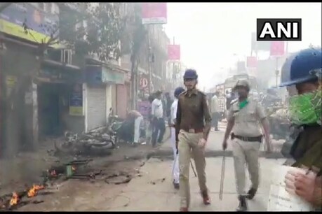 हावड़ा में भाजपा-तृणमूल कांग्रेस के समर्थकों के बीच झड़प में कई घायल. (फोटो साभार-ANI)