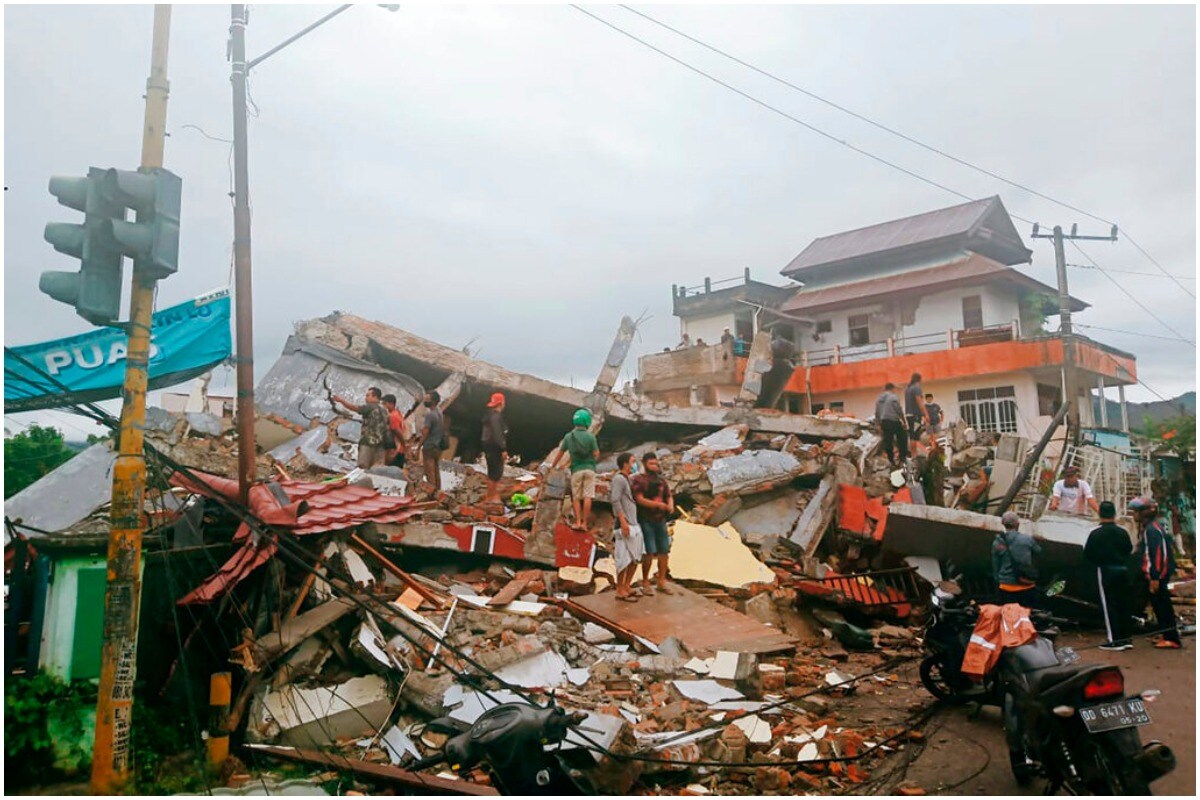 इंडोनेशिया में भूकंप के तेज झटके, अब तक 7 लोगों की मौत, सैकड़ों  घायल-earthquake in Indonesia Sulawesi kills at least 7– News18 Hindi