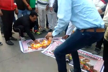 वेब सीरीज तांडव के खिलाफ लोगों का गुस्सा फूट पड़ा.
