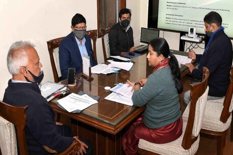 मुख्य सचिव ने कहा कि भिवाड़ी पूर्ण रूप से रीको के अंतर्गत आता है और वहां वायु प्रदूषण में औद्योगिक इकाइयों के साथ-साथ रोड डस्ट वायु प्रदूषण का मूल कारण है.