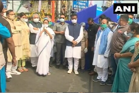 ममता बनर्जी ने नेताजी सुभाष चंद्र बोस की 125 वीं जयंती पर पदयात्रा निकाली.