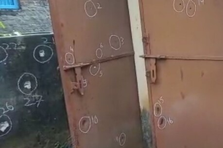 मुंगेर के बरियारपुर थाने में फायरिंग की घटना के निशान.