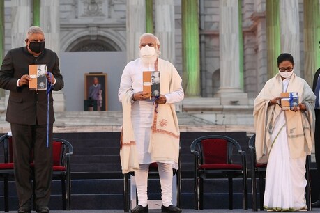 कोलकाता में हुए कार्यक्रम की तस्वीर. (ट्वीटर-narendramodi)