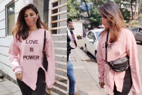 हाल ही में रिया चक्रवर्ती (Rhea Chakraborty) के परिवार को मुंबई के खार इलाके में घर ढूंढते हुए देखा गया था और अब रिया को उनके भाई शौविक के साथ बांद्रा इलाके में घर ढूंढते हुए देखा गया.
