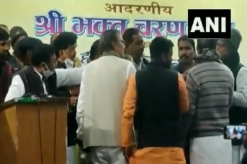 कांग्रेस का नया बिहार प्रभारी नियुक्त होने के बाद भक्त चरण दास तीन दिन के दौरे पर पटना में हैं (फोटो साभार: ANI) कांग्रेस का नया बिहार प्रभारी नियुक्त होने के बाद भक्त चरण दास तीन दिन के दौरे पर पटना में हैं (फोटो साभार: ANI)