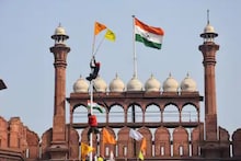 दिल्ली हिंसा: लाल किले की गुंबद से 3 बेशकीमती कलश गायब
