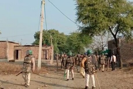 शराब माफिया ने किया पुलिस पर पथराव.