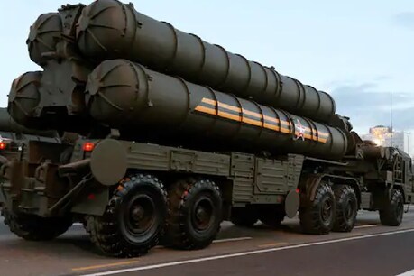 S-400 Missile System: शक्तिशाली मिसाइल सिस्टम एस-400 करीब 380 किमी की रेंज में ड्रोन, लड़ाकू विमान, जासूसी विमान, मिसाइल और बमवर्षक विमानों को पहचान करके उन्हें मार गिराने में सक्षम है.