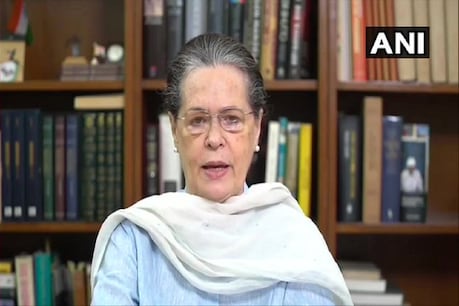 कांग्रेस की अध्यक्ष सोनिया गांधी (फाइल फोटो)