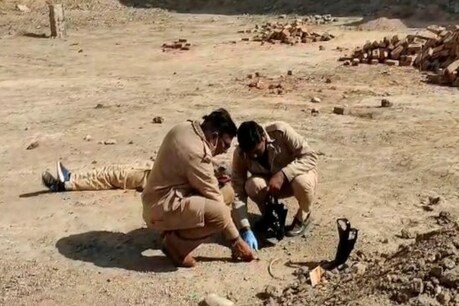 पुलिस को मौके पर बाइक के टायरों और पैरों के निशान मिले हैं. पुलिस ने वहां से साक्ष्य उठाये हैं